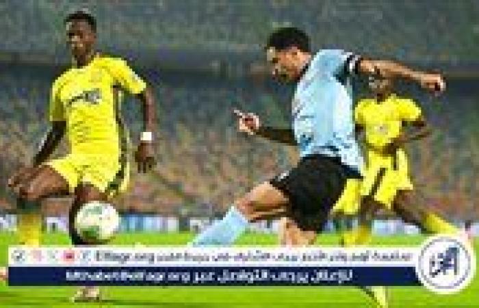 حضور الجهاز الفني لمنتخب مصر في مدرجات ستاد القاهرة لمتابعة مباراة الزمالك والشرطة الكيني